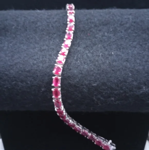 Genuine ruby tennis bracelet - Picture 5 of 15